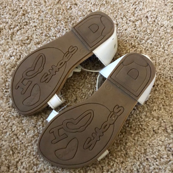 White sandals by Oilily with velcro strap closure - Picture 4 of 4